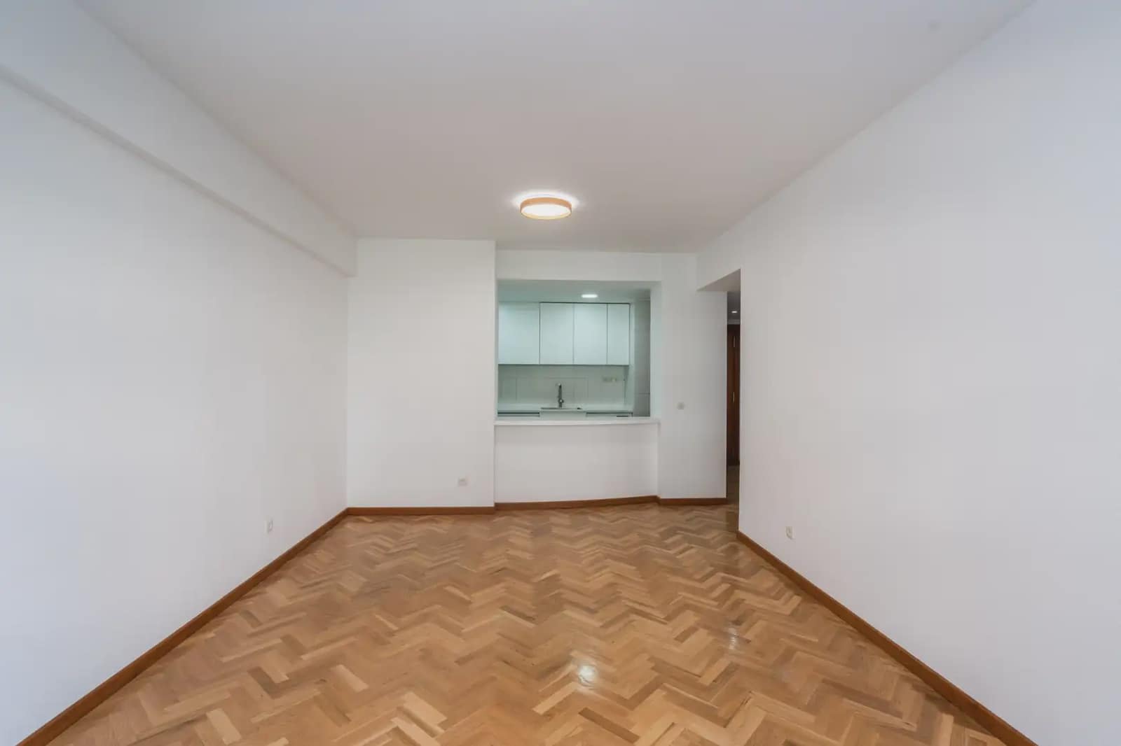 2 bedroom Flat for rent in Madrid city - € 2,100 (Ref: 9821681)