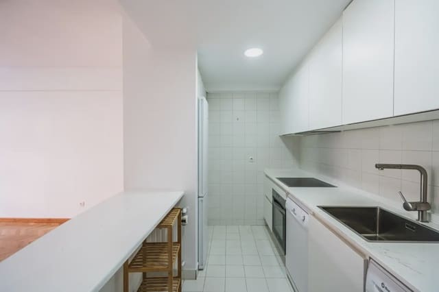 2 soveværelse Lejlighed til leje i Rios Rosas, Madrid by - € 2.100 (Ref: 9821681)