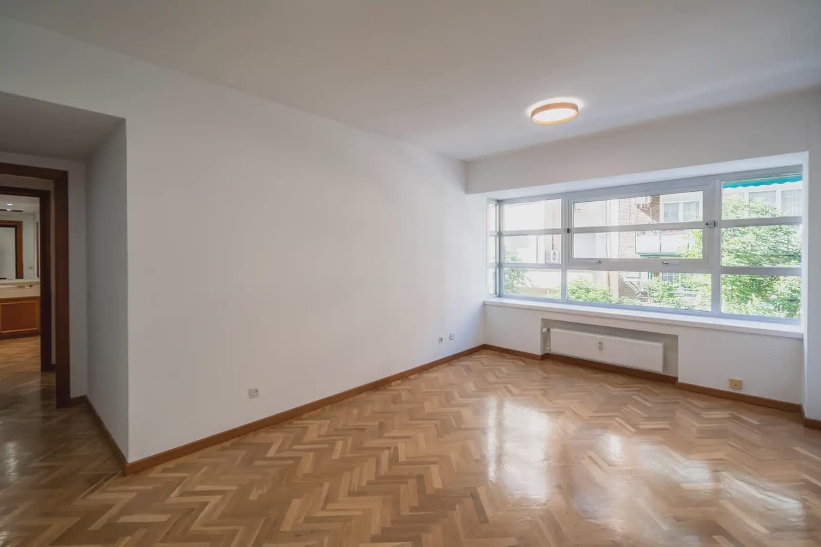 2 bedroom Flat for rent in Madrid city - € 2,100 (Ref: 9821681)