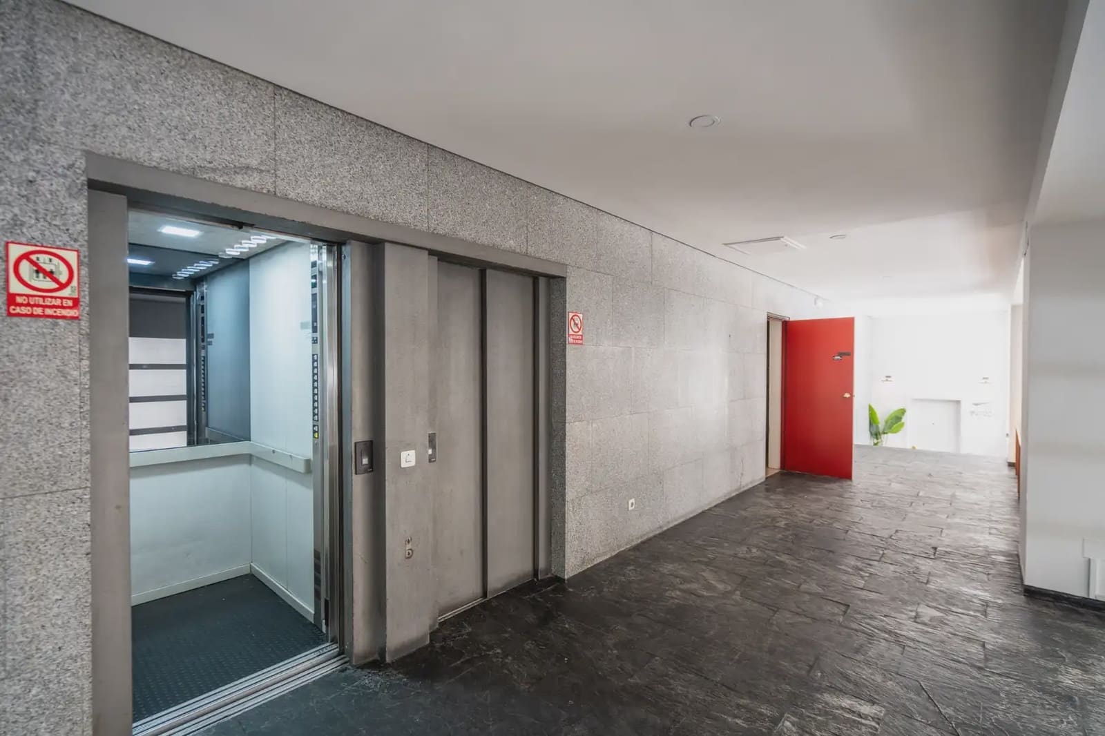 2 bedroom Flat for rent in Madrid city - € 2,100 (Ref: 9821681)