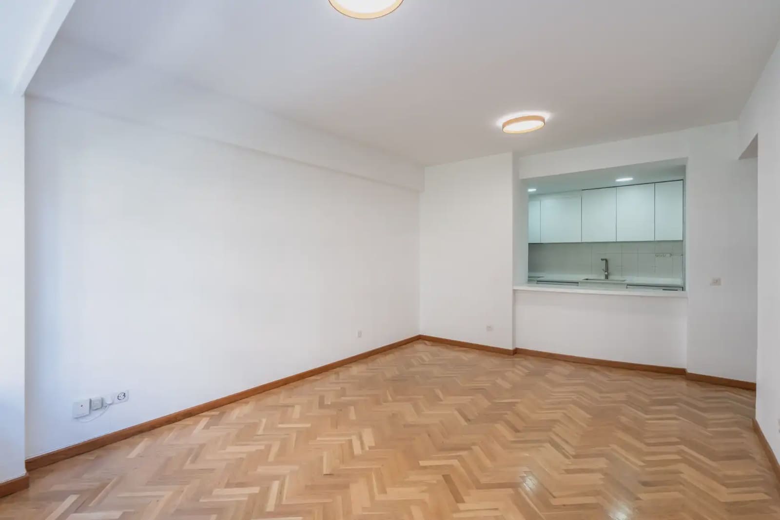 2 bedroom Flat for rent in Madrid city - € 2,100 (Ref: 9821681)