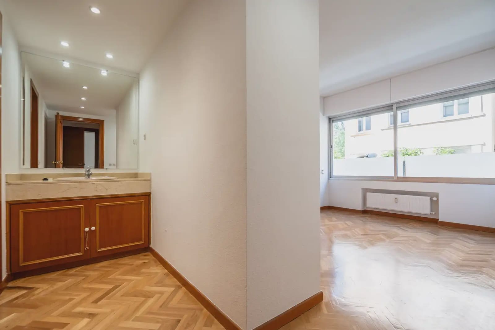 2 bedroom Flat for rent in Madrid city - € 2,100 (Ref: 9821681)