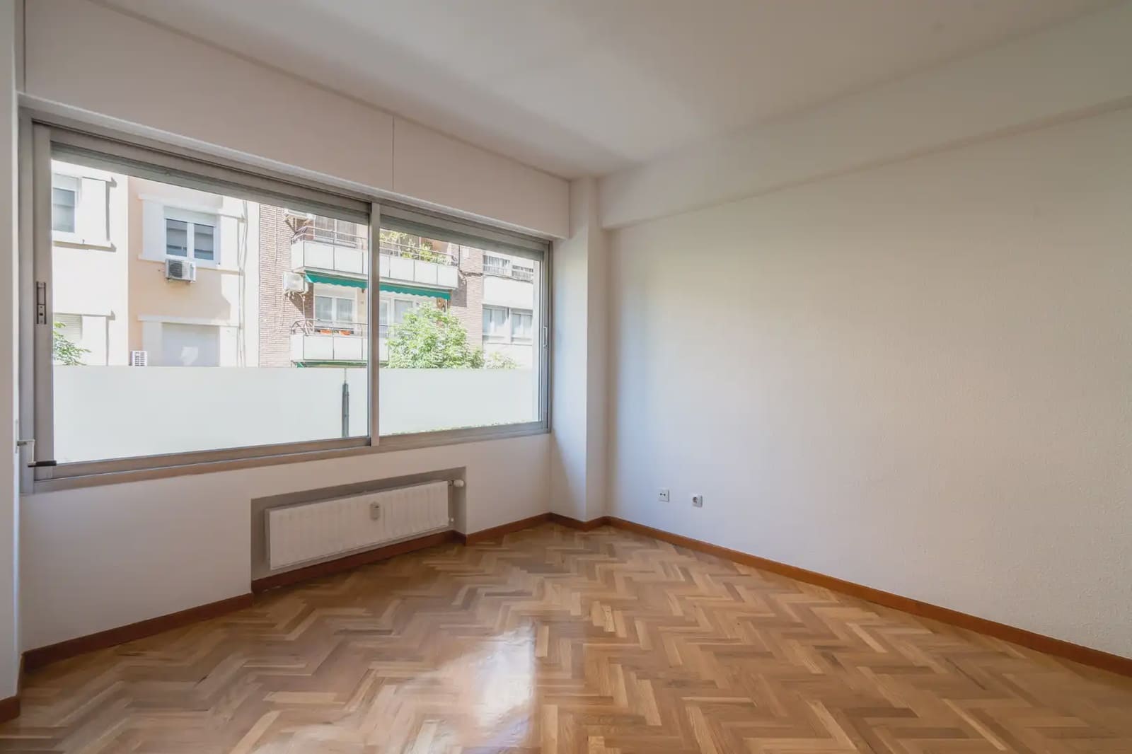 2 bedroom Flat for rent in Madrid city - € 2,100 (Ref: 9821681)