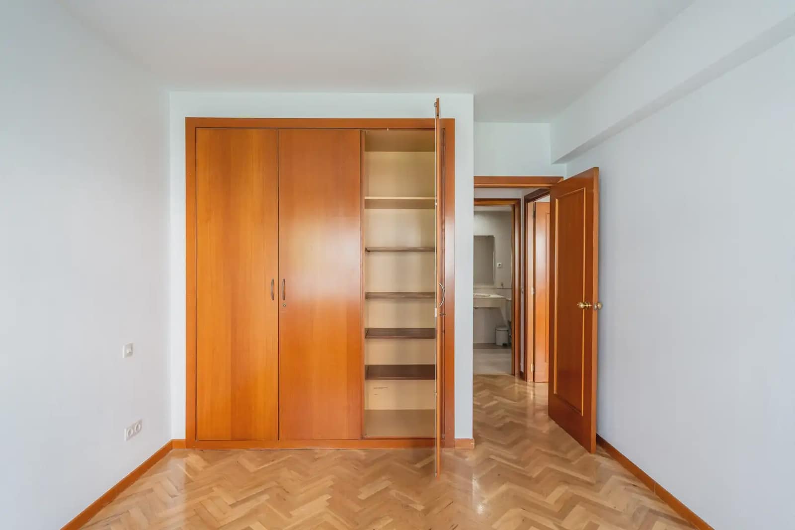 2 bedroom Flat for rent in Madrid city - € 2,100 (Ref: 9821681)