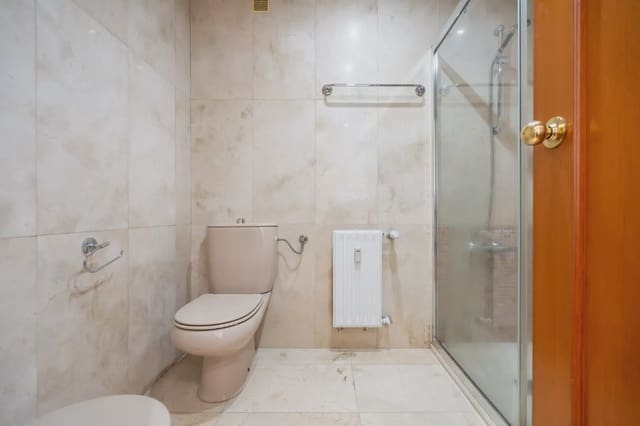 2 soveværelse Lejlighed til leje i Rios Rosas, Madrid by - € 2.100 (Ref: 9821681)