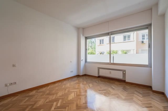 2 soveværelse Lejlighed til leje i Rios Rosas, Madrid by - € 2.100 (Ref: 9821681)