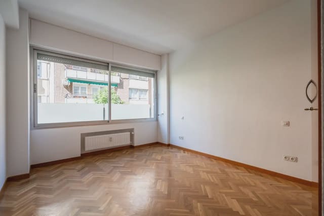 2 soveværelse Lejlighed til leje i Rios Rosas, Madrid by - € 2.100 (Ref: 9821681)