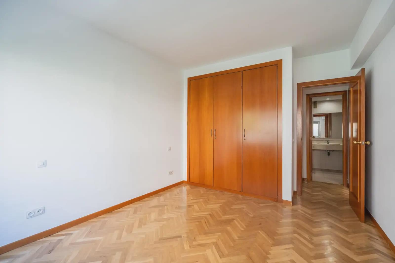 2 bedroom Flat for rent in Madrid city - € 2,100 (Ref: 9821681)