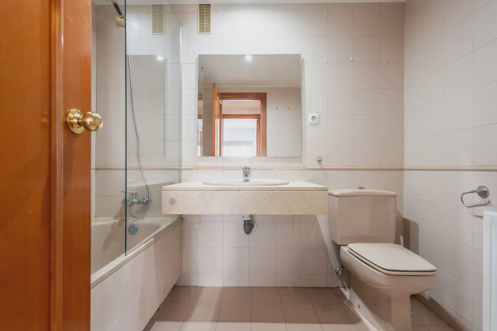 2 bedroom Flat for rent in Madrid city - € 2,100 (Ref: 9821681)