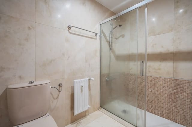 2 soveværelse Lejlighed til leje i Rios Rosas, Madrid by - € 2.100 (Ref: 9821681)