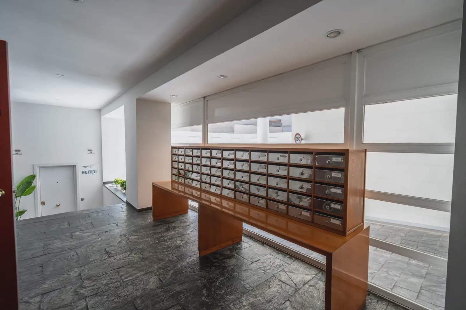 2 bedroom Flat for rent in Madrid city - € 2,100 (Ref: 9821681)
