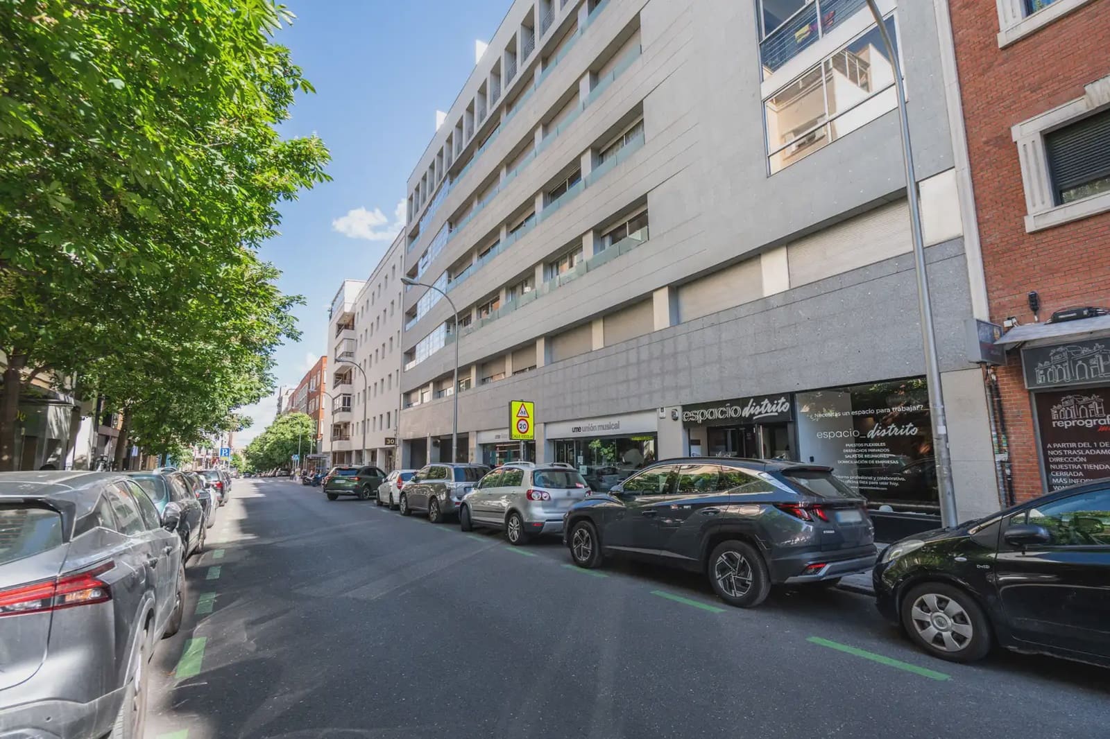 2 bedroom Flat for rent in Madrid city - € 2,100 (Ref: 9821681)