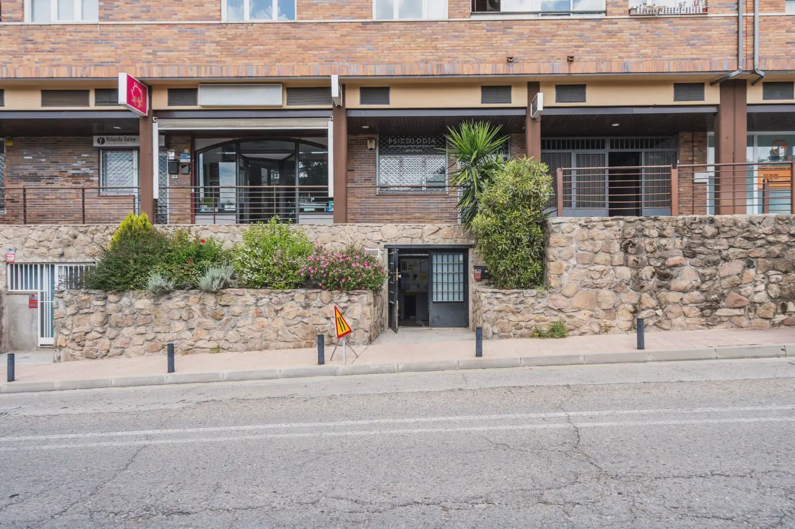 Commercial for sale in Torrelodones - € 360,000 (Ref: 9827522)