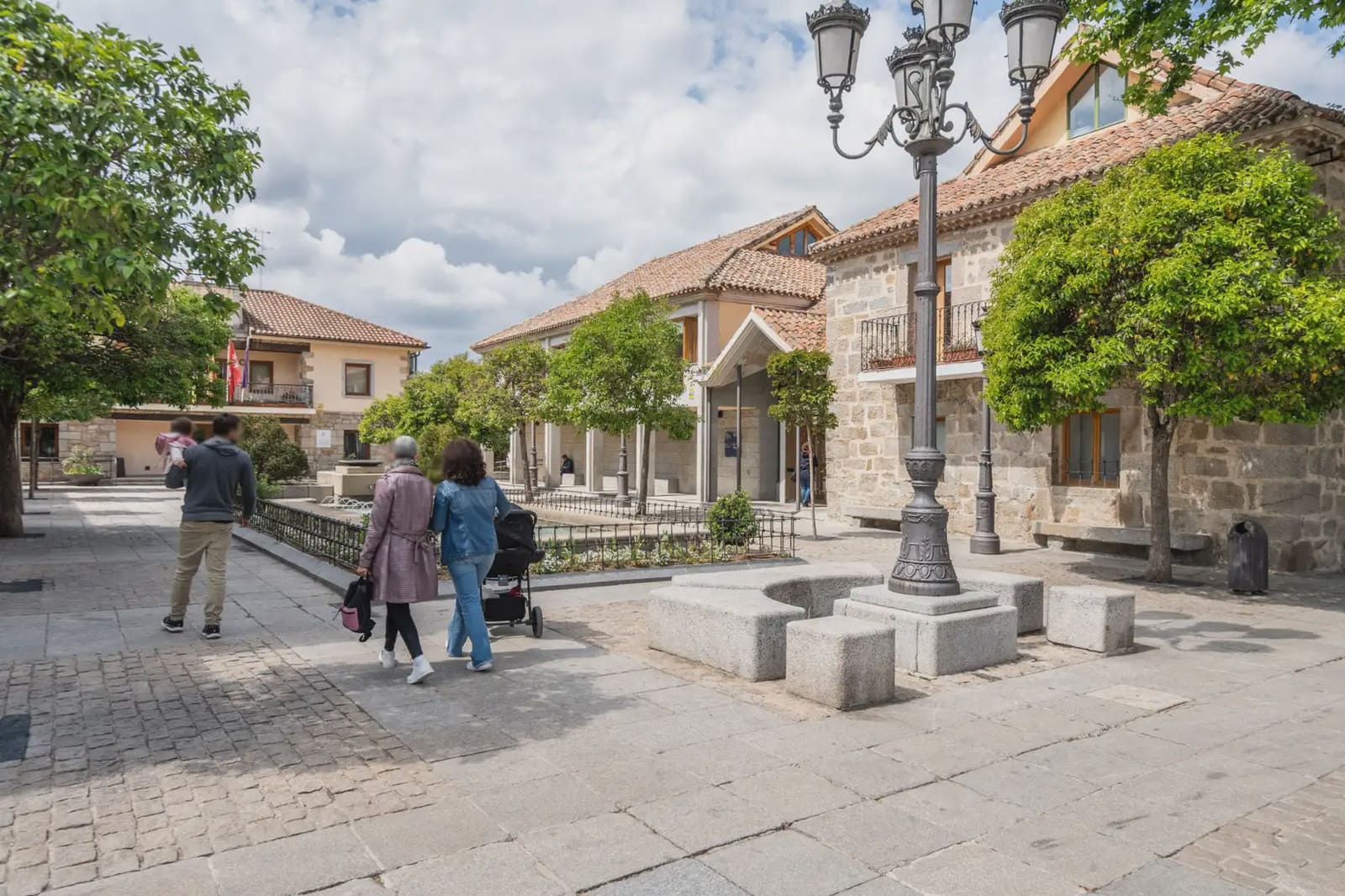 Commercial for sale in Torrelodones - € 360,000 (Ref: 9827522)
