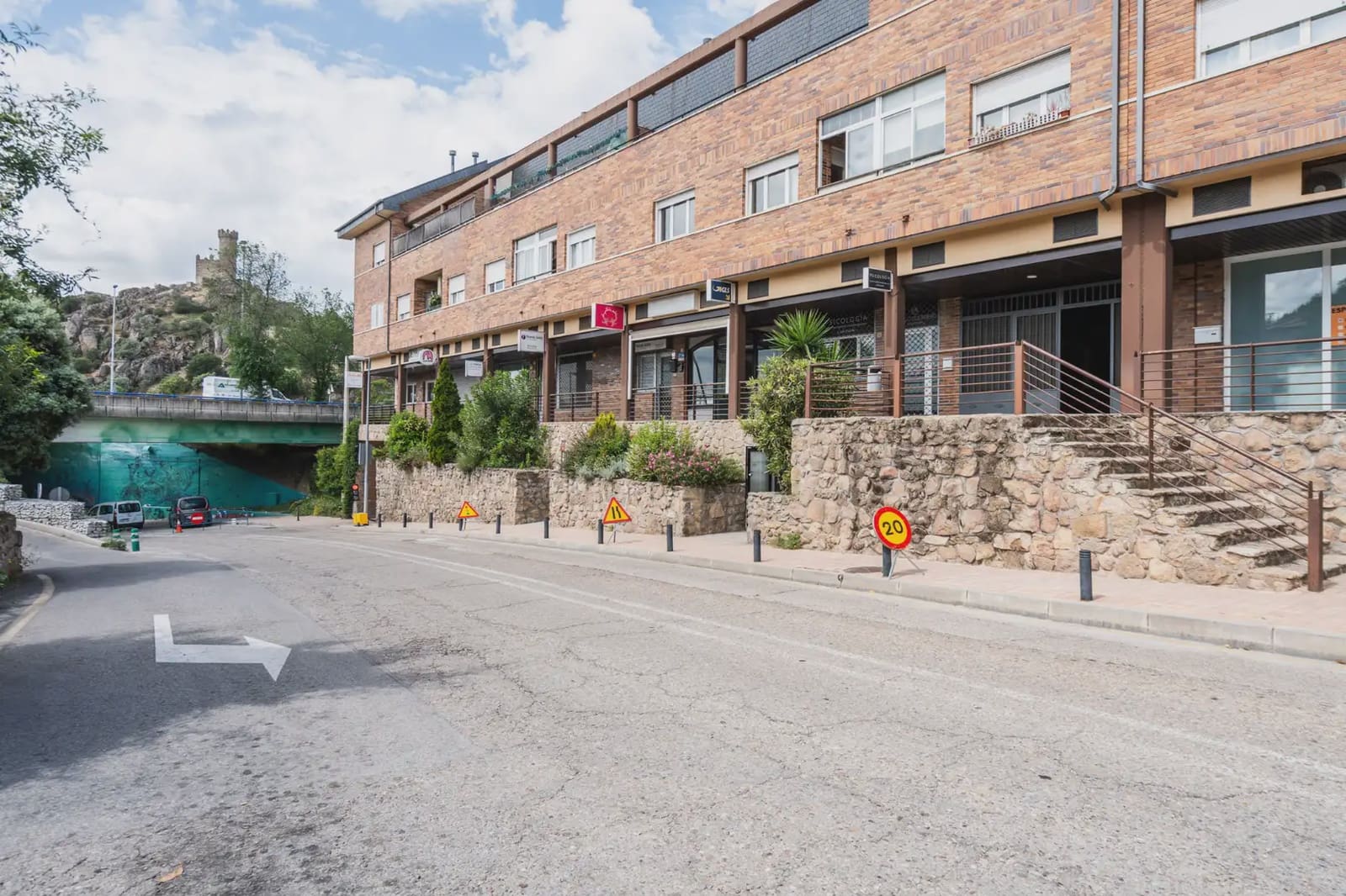 Commercial for sale in Torrelodones - € 360,000 (Ref: 9827522)
