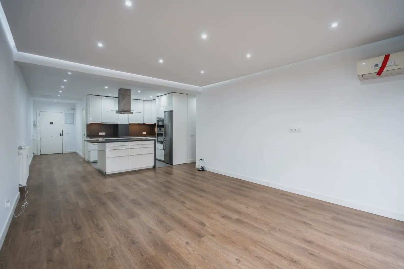 Appartement de 3 chambres à louer à Madrid ville avec garage - 3 500 € (Ref: 9828026)
