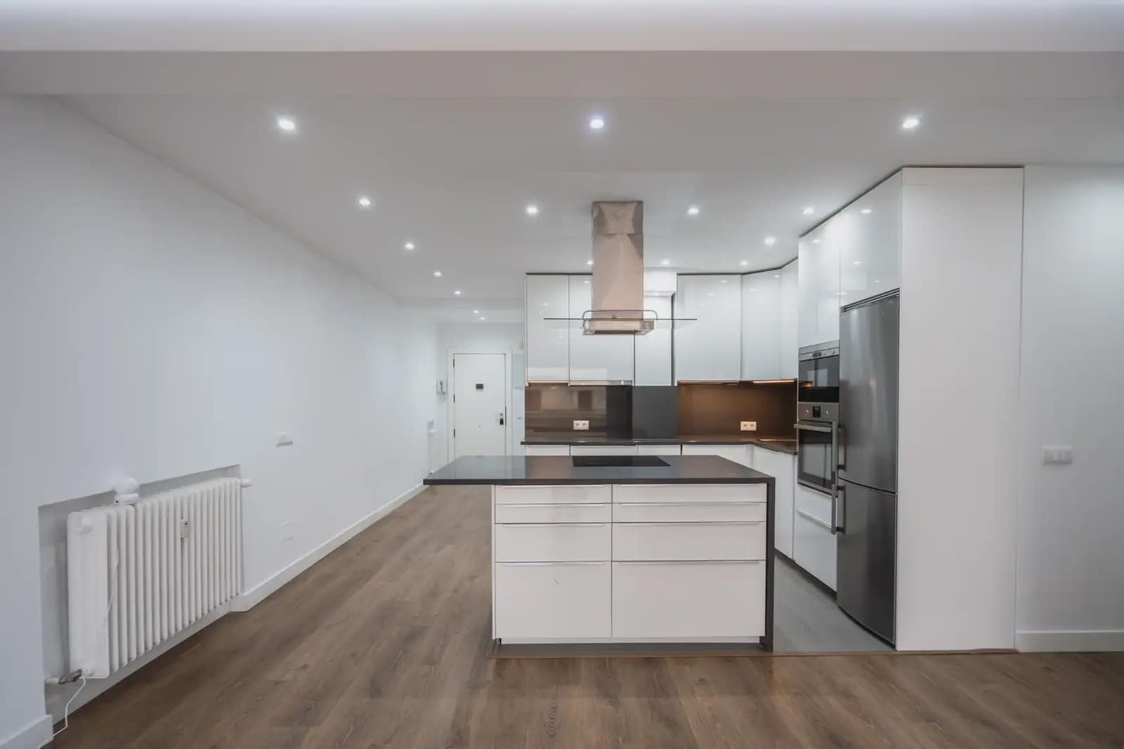 Appartement de 3 chambres à louer à Madrid ville avec garage - 3 500 € (Ref: 9828026)