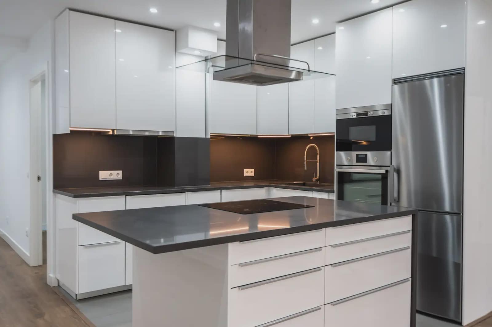 Appartement de 3 chambres à louer à Madrid ville avec garage - 3 500 € (Ref: 9828026)