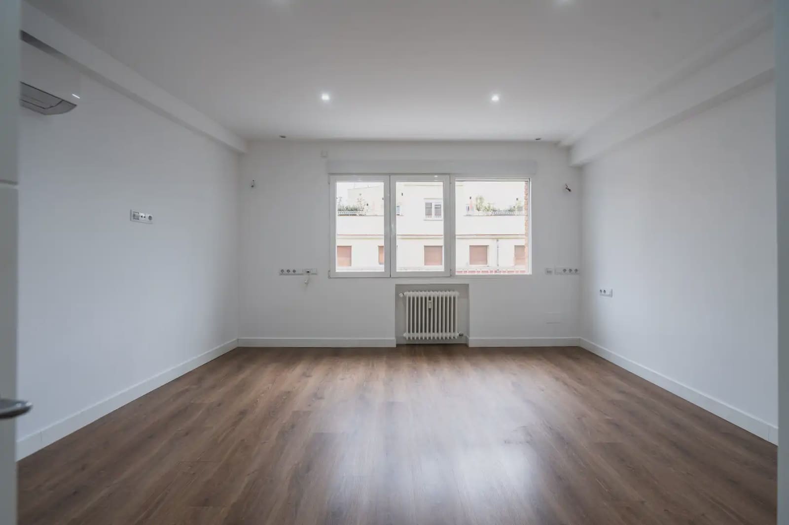 Appartement de 3 chambres à louer à Madrid ville avec garage - 3 500 € (Ref: 9828026)