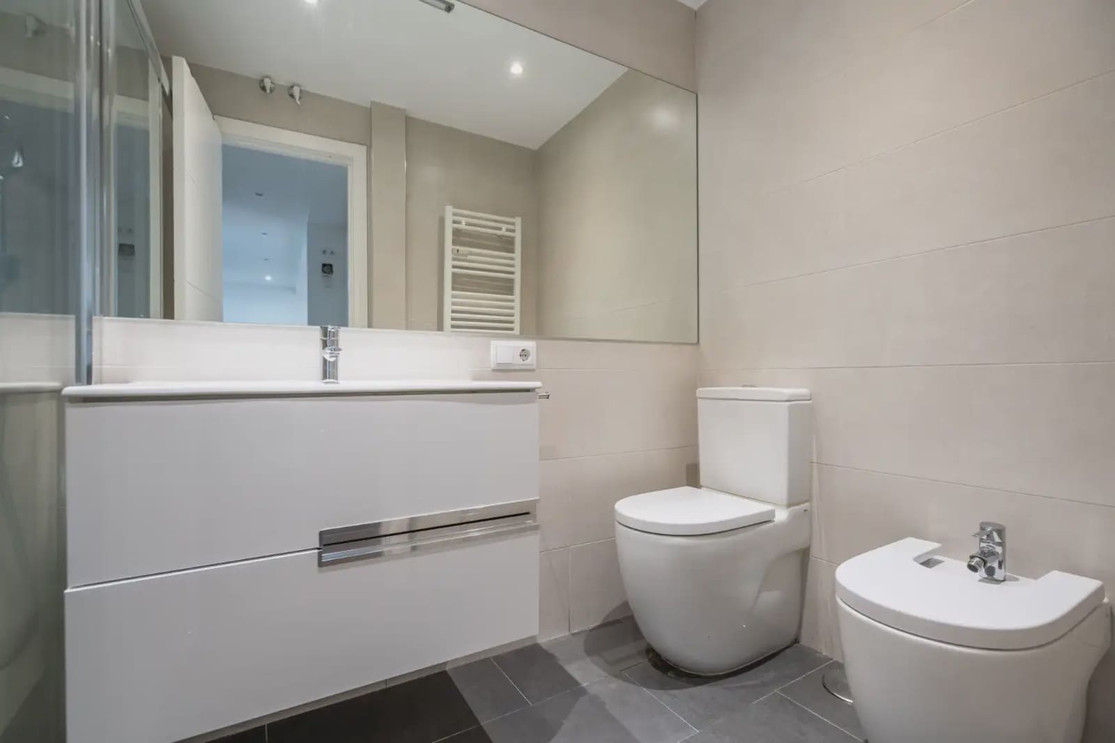 Appartement de 3 chambres à louer à Madrid ville avec garage - 3 500 € (Ref: 9828026)