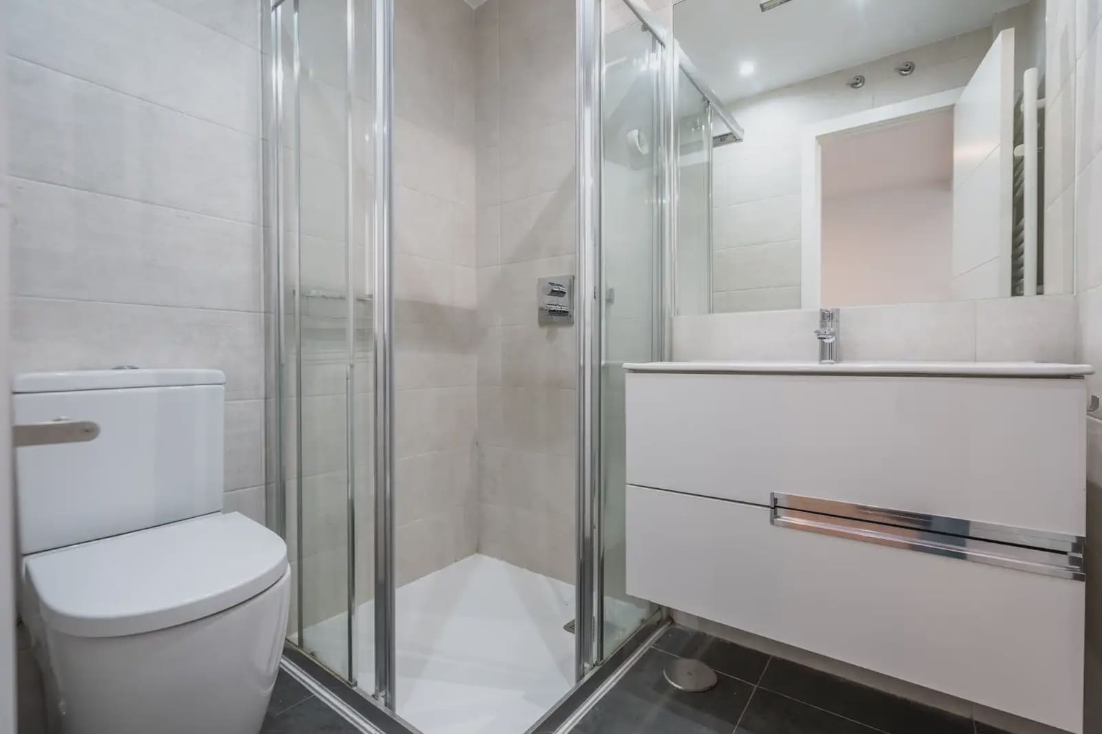 Appartement de 3 chambres à louer à Madrid ville avec garage - 3 500 € (Ref: 9828026)