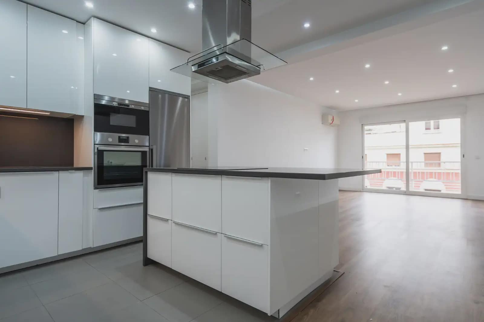 Appartement de 3 chambres à louer à Madrid ville avec garage - 3 500 € (Ref: 9828026)