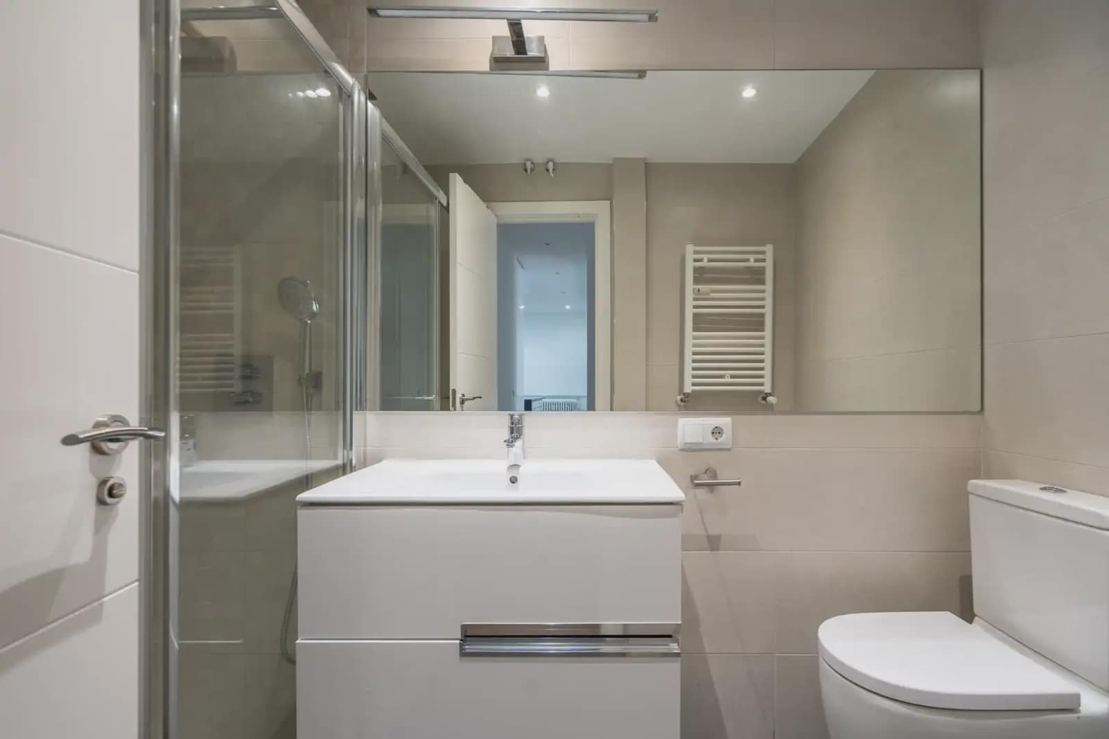 Appartement de 3 chambres à louer à Madrid ville avec garage - 3 500 € (Ref: 9828026)
