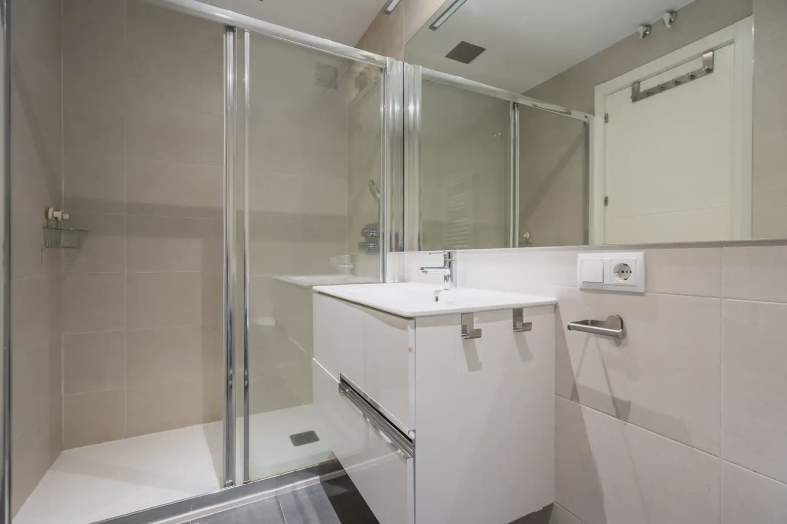 Appartement de 3 chambres à louer à Madrid ville avec garage - 3 500 € (Ref: 9828026)