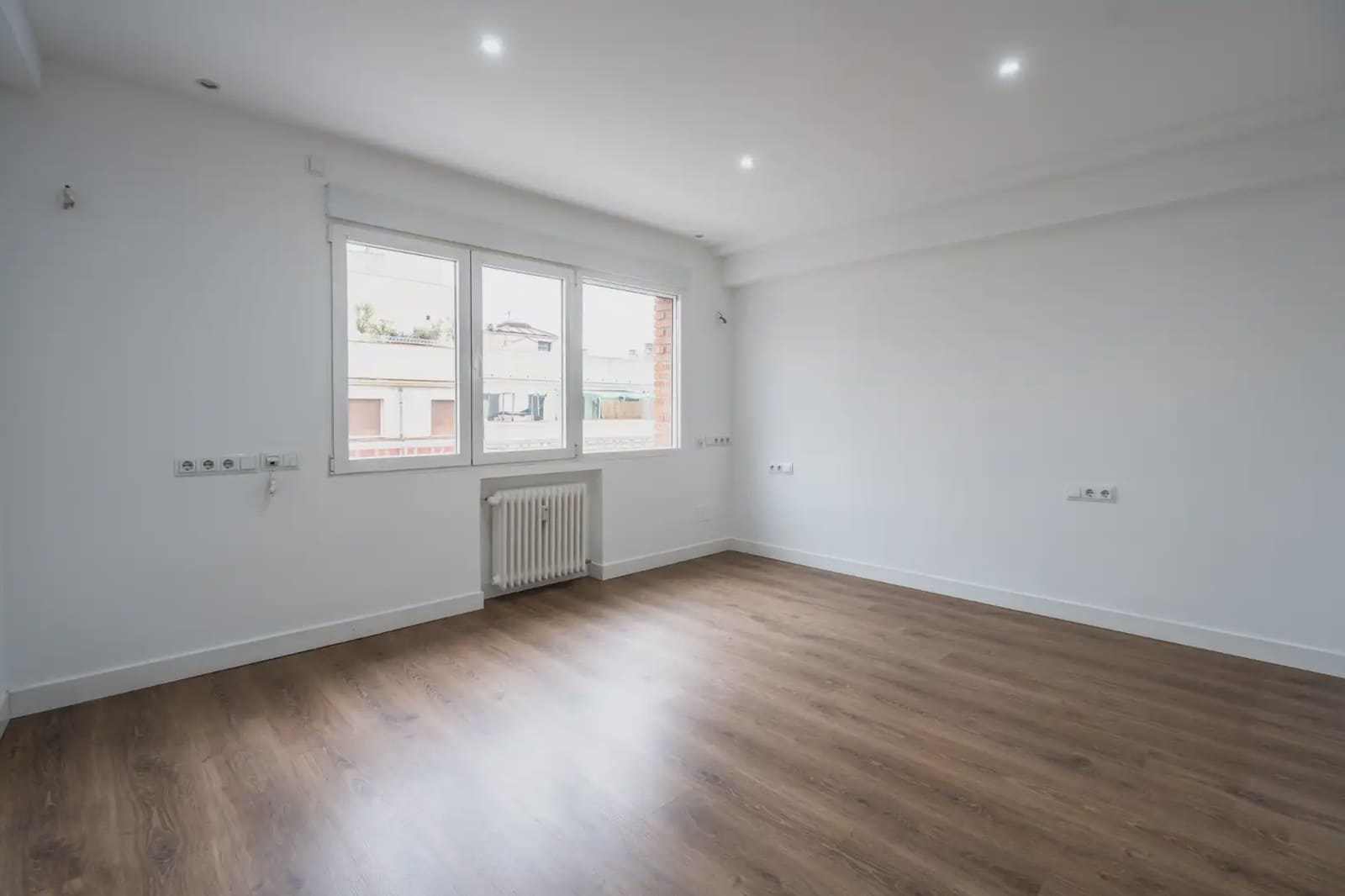 Appartement de 3 chambres à louer à Madrid ville avec garage - 3 500 € (Ref: 9828026)