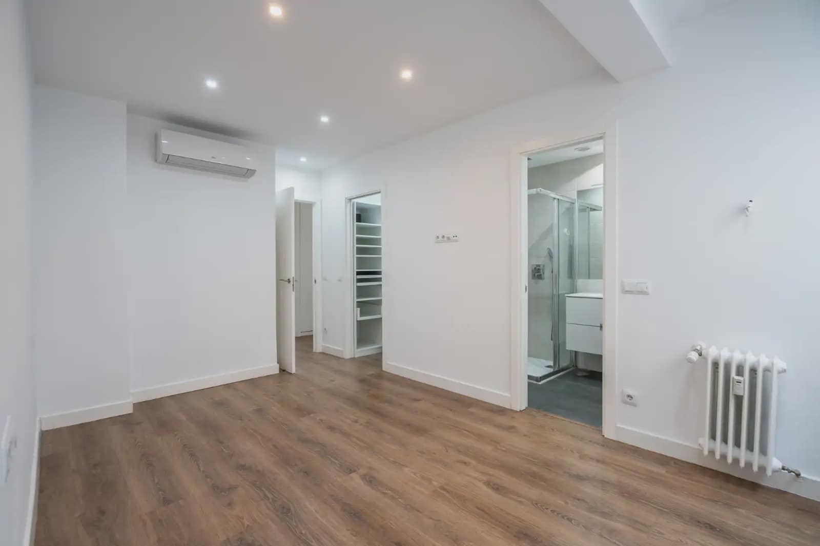Appartement de 3 chambres à louer à Madrid ville avec garage - 3 500 € (Ref: 9828026)