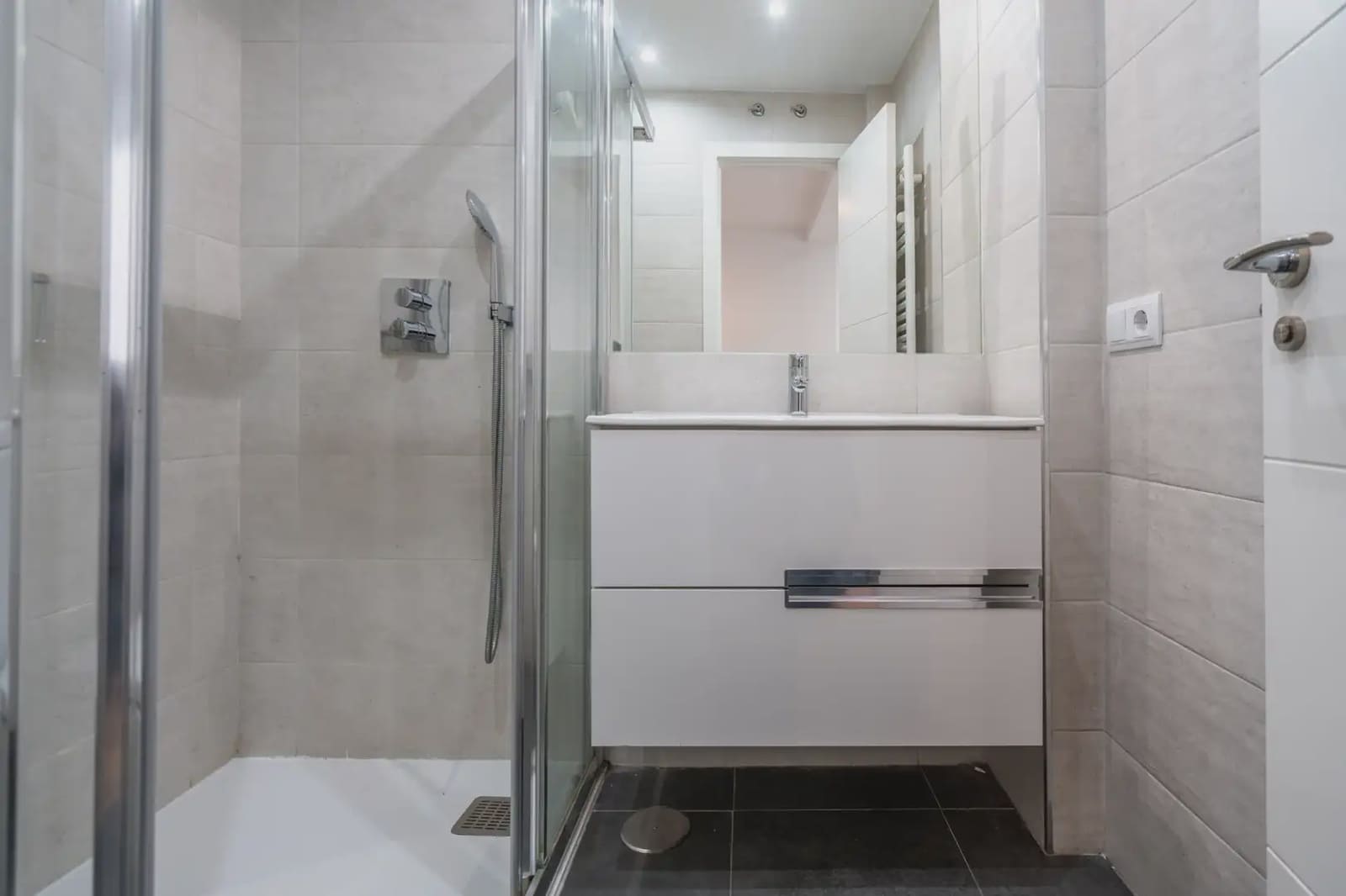 Appartement de 3 chambres à louer à Madrid ville avec garage - 3 500 € (Ref: 9828026)