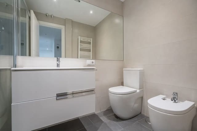Appartement de 3 chambres à louer à Gaztambide, Madrid ville avec garage - 3 500 € (Ref: 9828026)