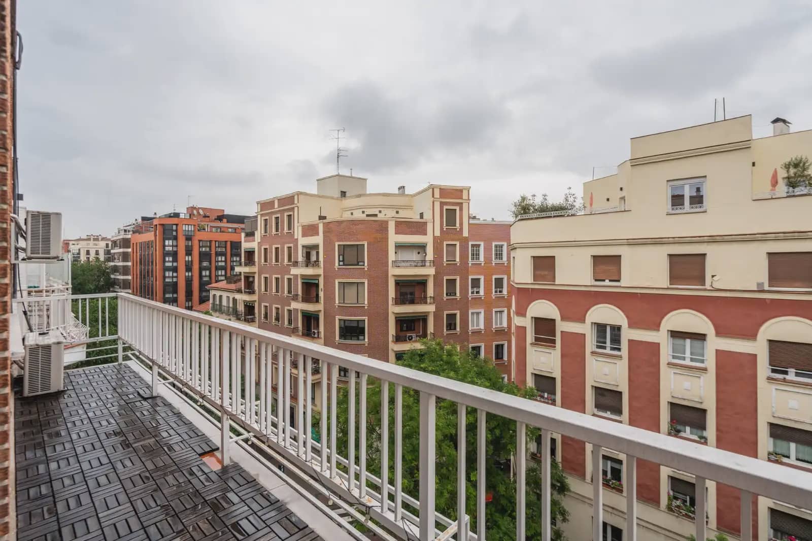 Appartement de 3 chambres à louer à Madrid ville avec garage - 3 500 € (Ref: 9828026)