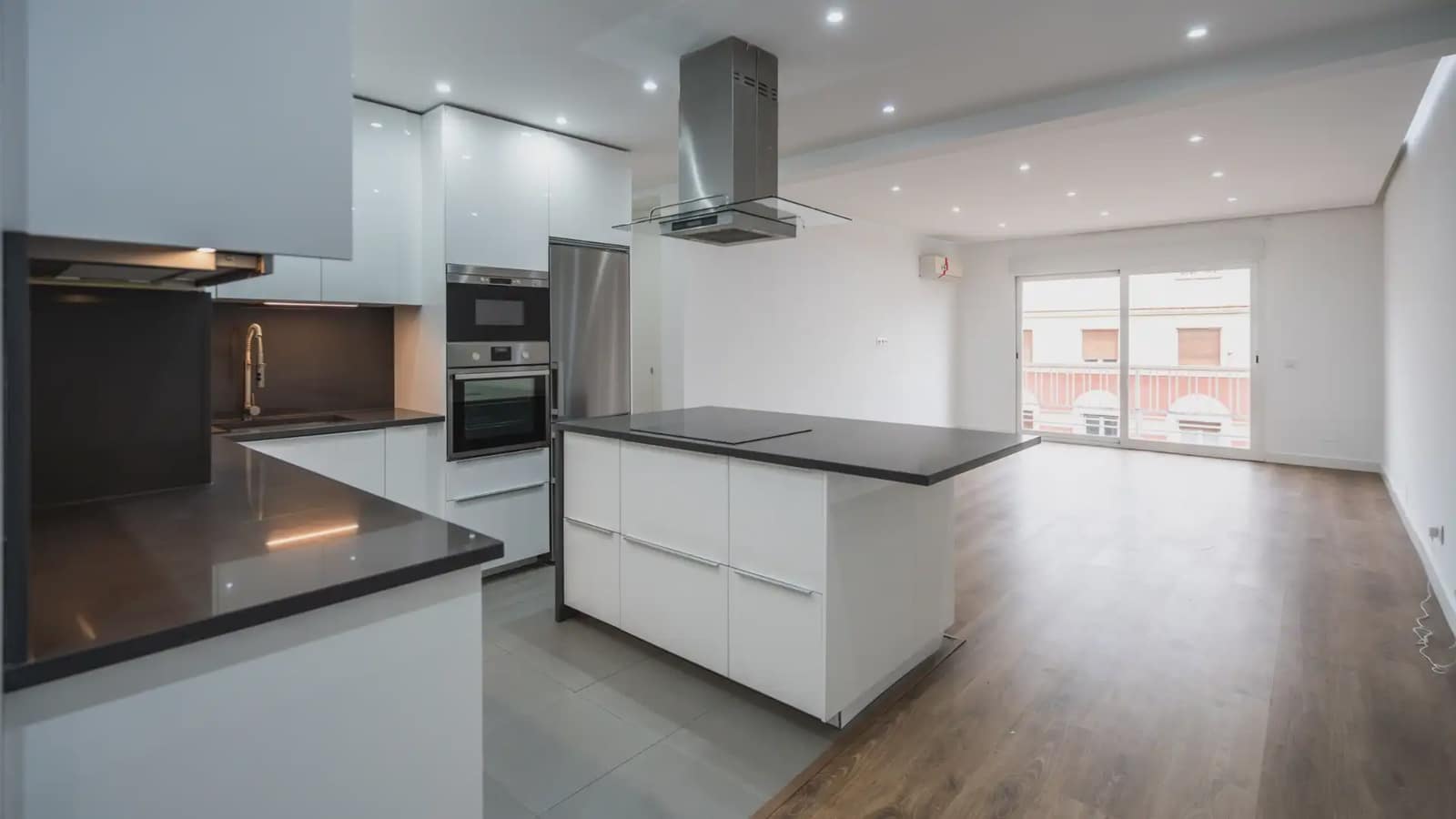 Appartement de 3 chambres à louer à Madrid ville avec garage - 3 500 € (Ref: 9828026)