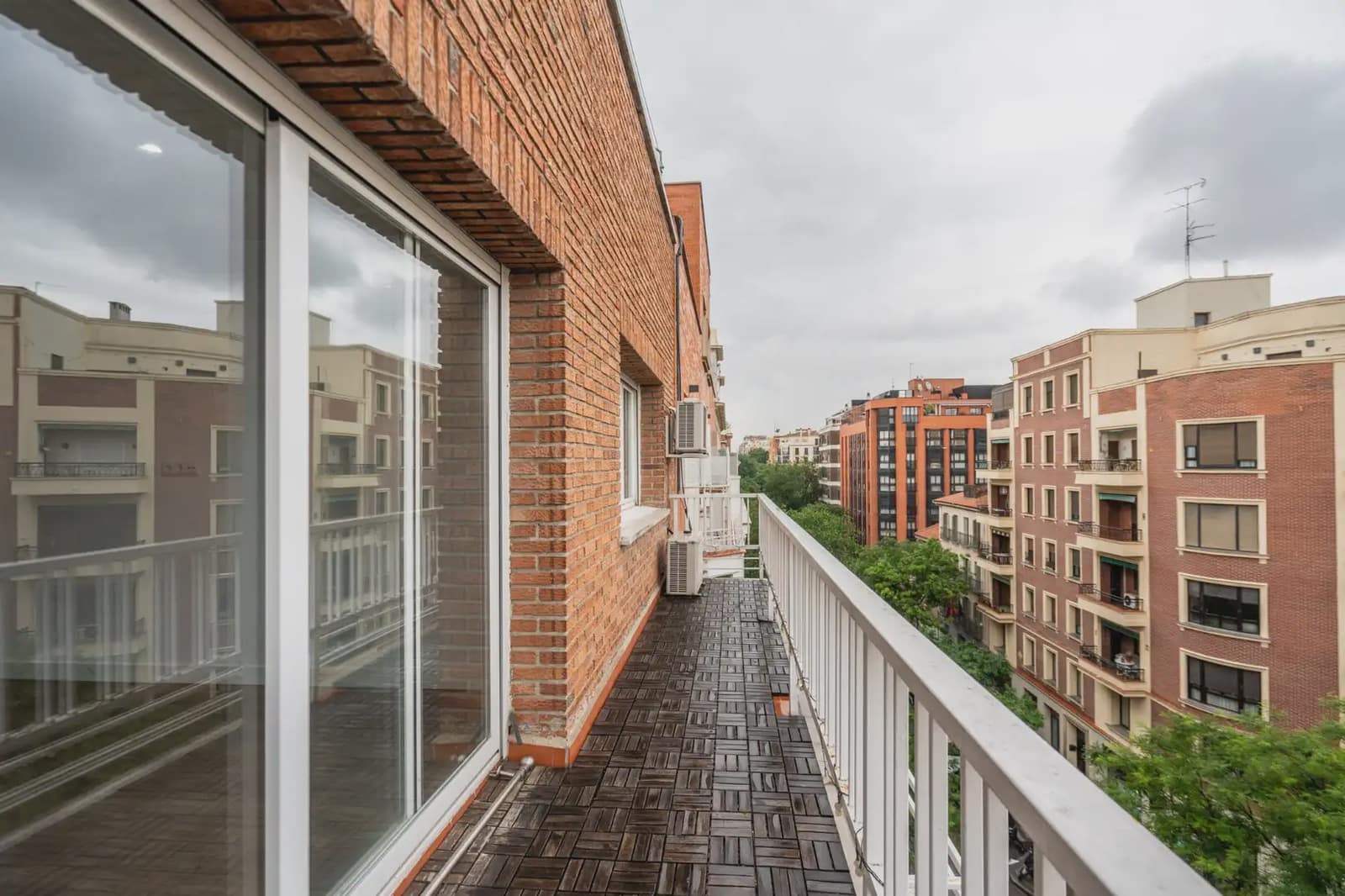 Appartement de 3 chambres à louer à Madrid ville avec garage - 3 500 € (Ref: 9828026)
