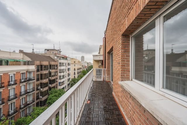 Appartement de 3 chambres à louer à Gaztambide, Madrid ville avec garage - 3 500 € (Ref: 9828026)
