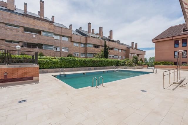 Piso de 3 habitaciones en Las Rozas de Madrid en venta con piscina garaje - 695.000 € (Ref: 9838567)