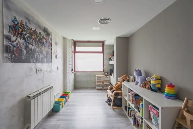 3 Zimmer Wohnung zu verkaufen in Las Rozas de Madrid mit Pool Garage - 650.000 € (Ref: 9838567)