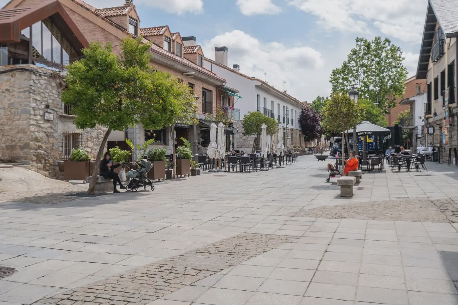 Local Commercial à louer à Torrelodones - 2 000 € (Ref: 9858876)
