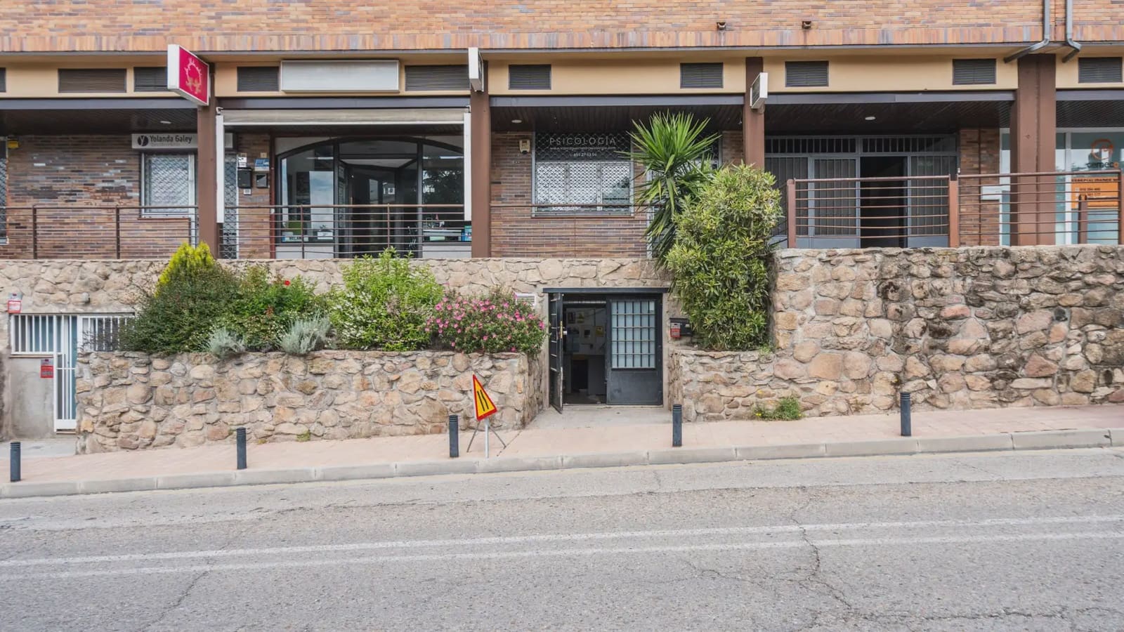Local Commercial à louer à Torrelodones - 2 000 € (Ref: 9858876)