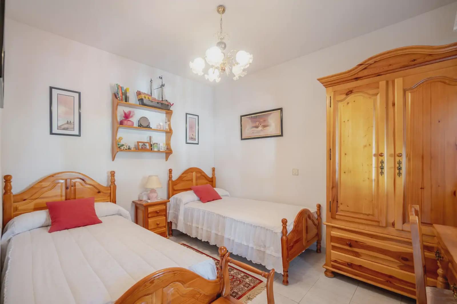 5 bedroom Semi-detached Villa for sale in El Tiemblo with pool - € 249,990 (Ref: 9872283)