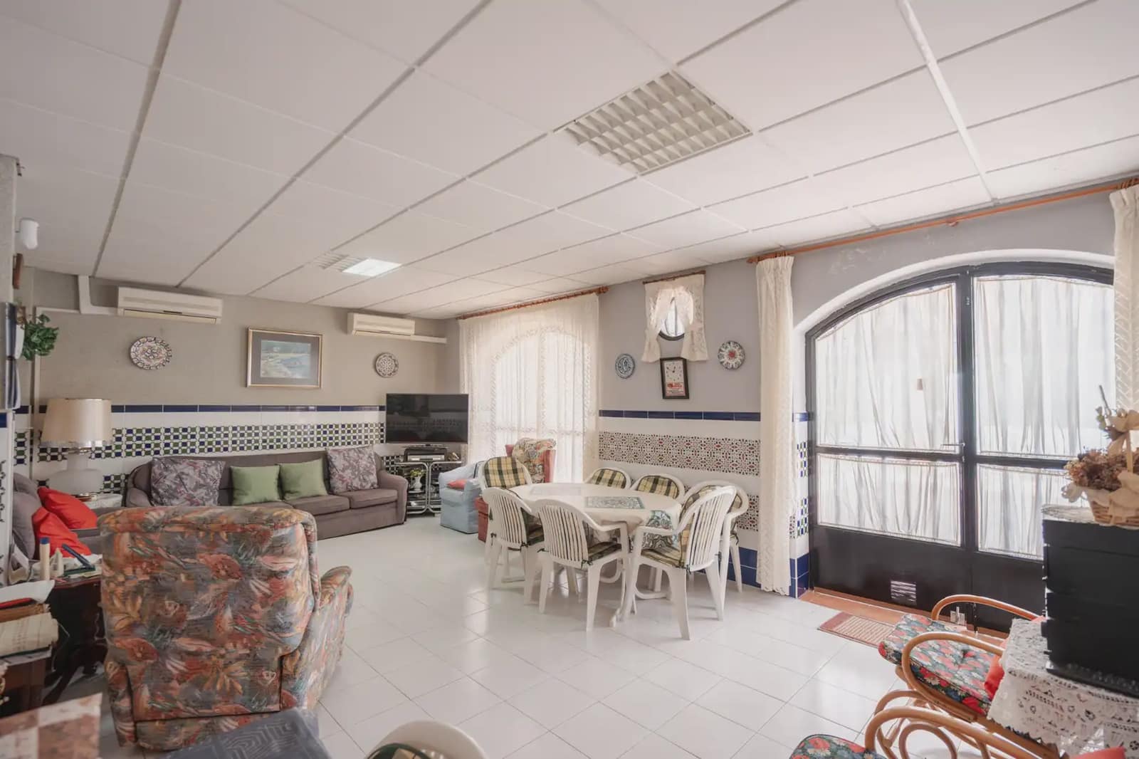 5 bedroom Semi-detached Villa for sale in El Tiemblo with pool - € 249,990 (Ref: 9872283)