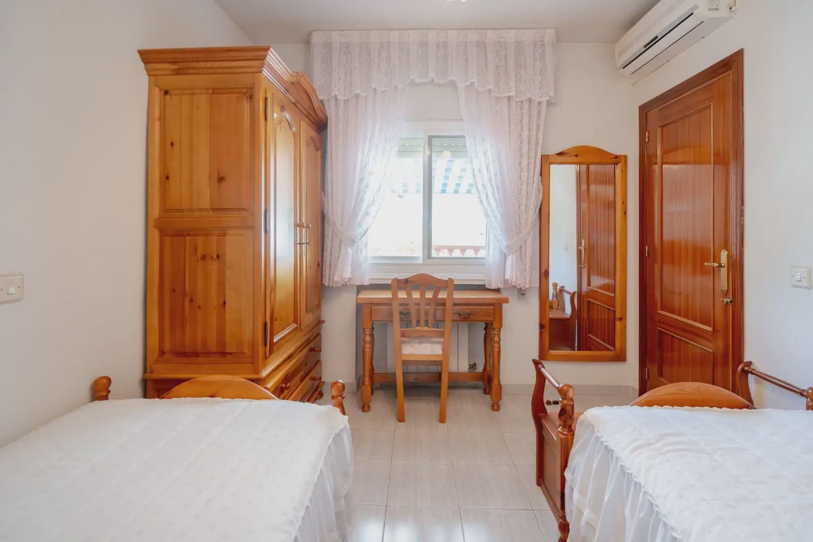 5 bedroom Semi-detached Villa for sale in El Tiemblo with pool - € 249,990 (Ref: 9872283)