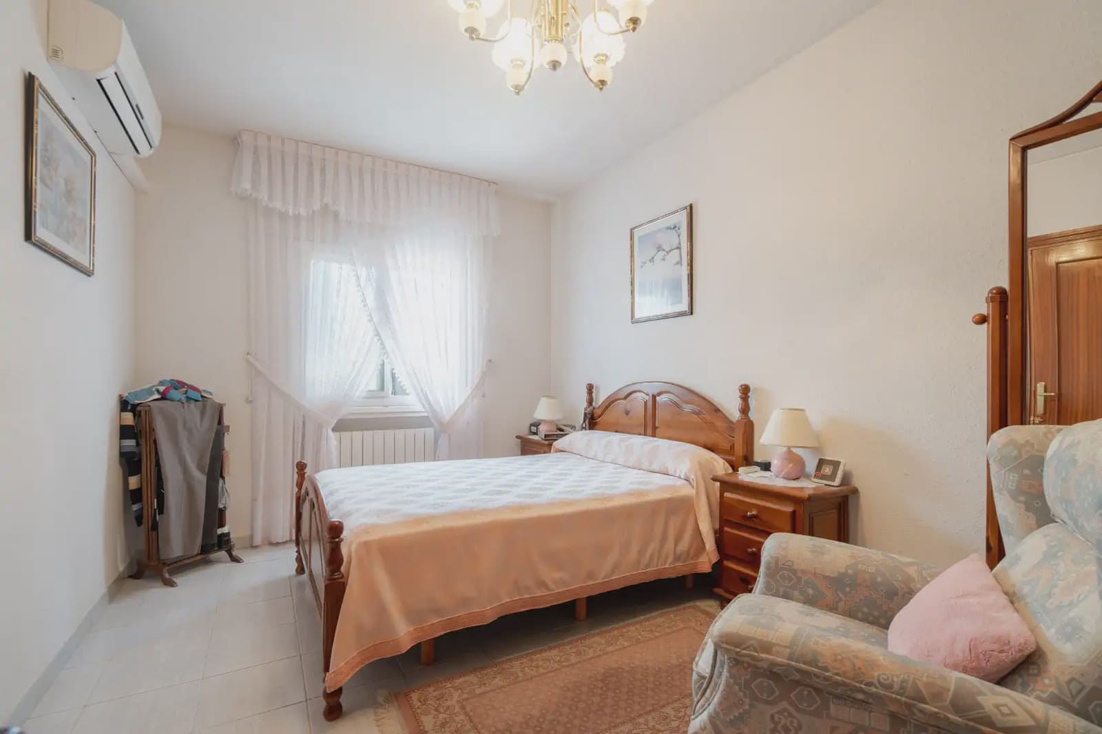 5 bedroom Semi-detached Villa for sale in El Tiemblo with pool - € 249,990 (Ref: 9872283)