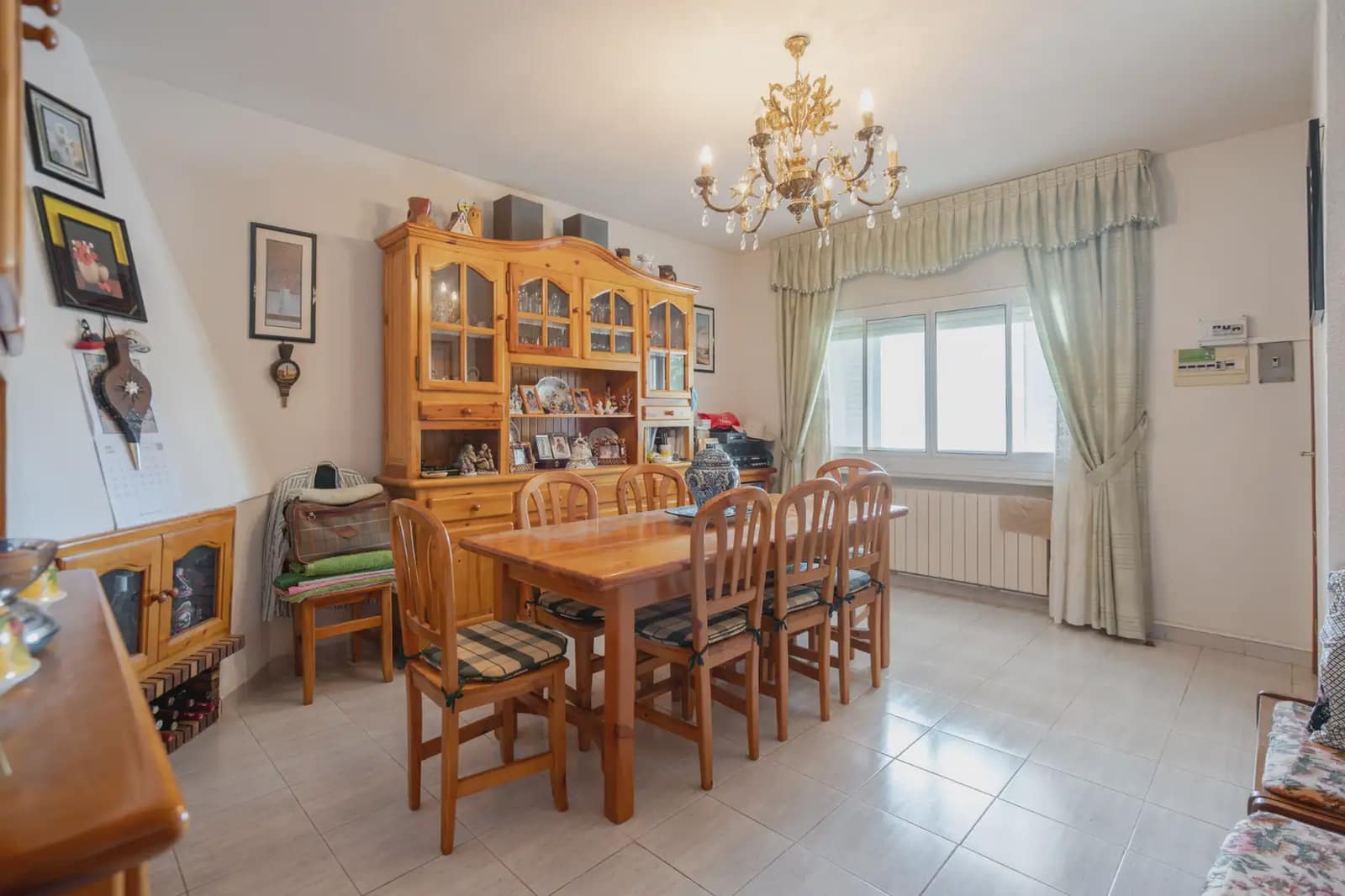 5 bedroom Semi-detached Villa for sale in El Tiemblo with pool - € 249,990 (Ref: 9872283)