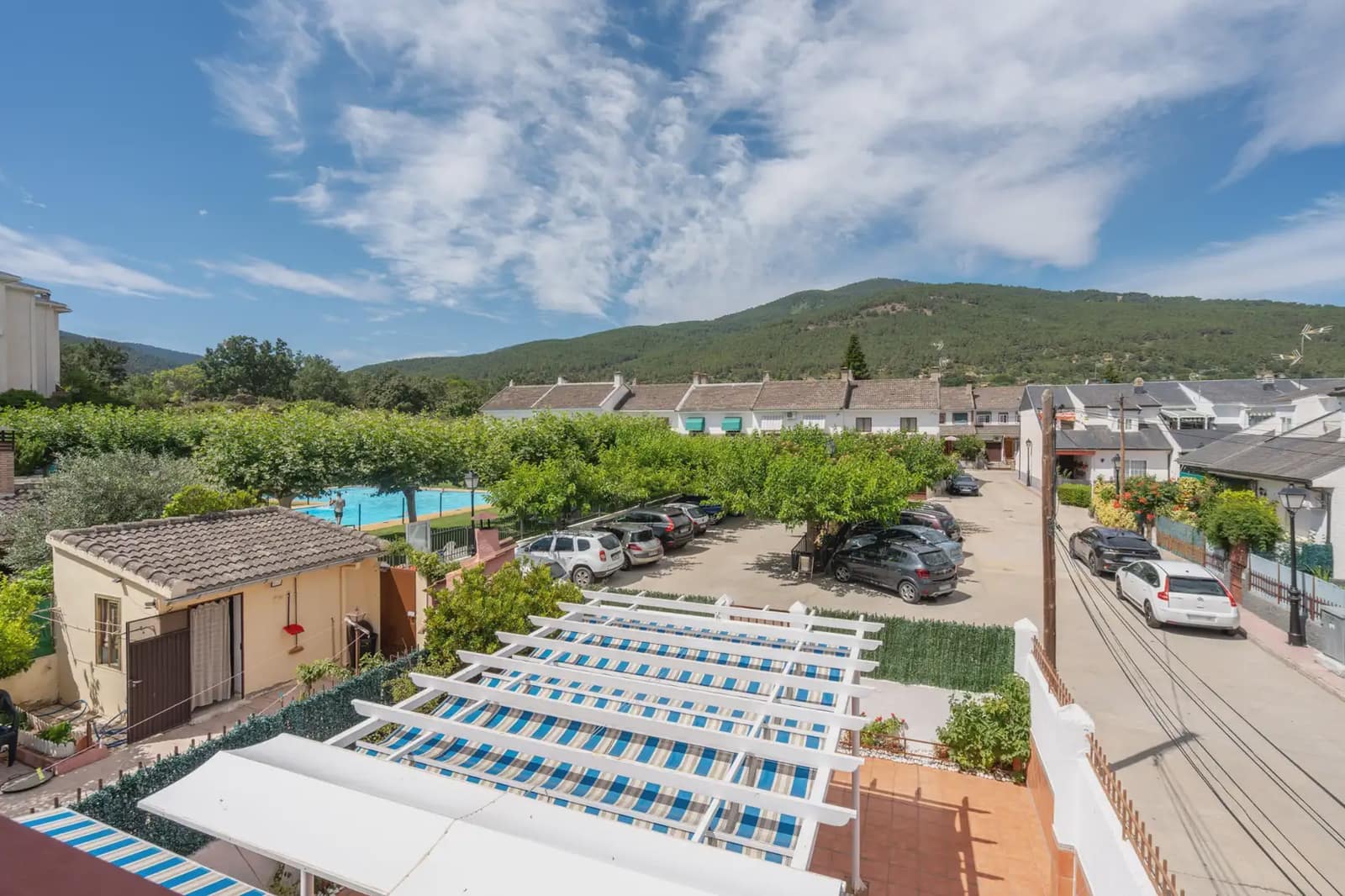 5 bedroom Semi-detached Villa for sale in El Tiemblo with pool - € 249,990 (Ref: 9872283)