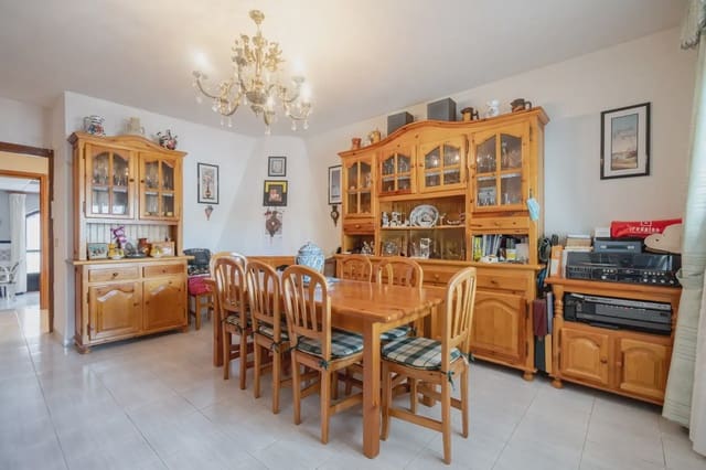 5 bedroom Semi-detached Villa for sale in El Tiemblo with pool - € 249,990 (Ref: 9872283)