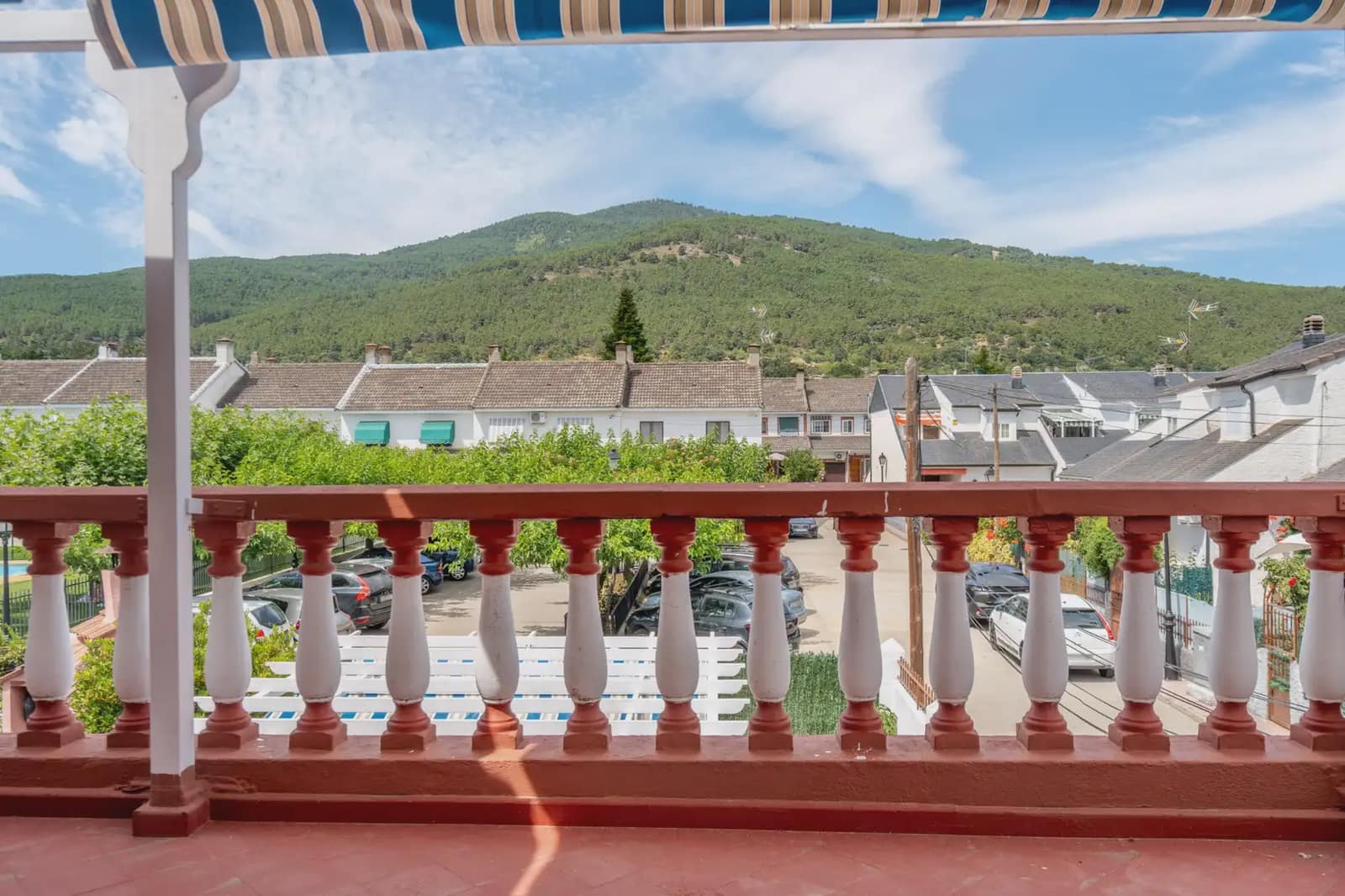 5 bedroom Semi-detached Villa for sale in El Tiemblo with pool - € 249,990 (Ref: 9872283)