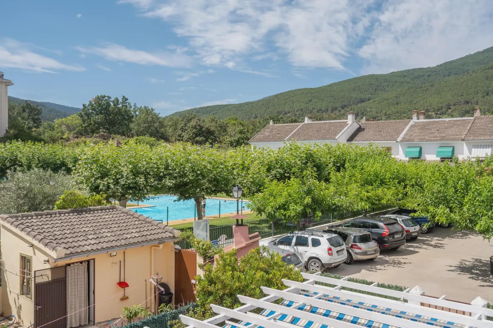 5 bedroom Semi-detached Villa for sale in El Tiemblo with pool - € 249,990 (Ref: 9872283)