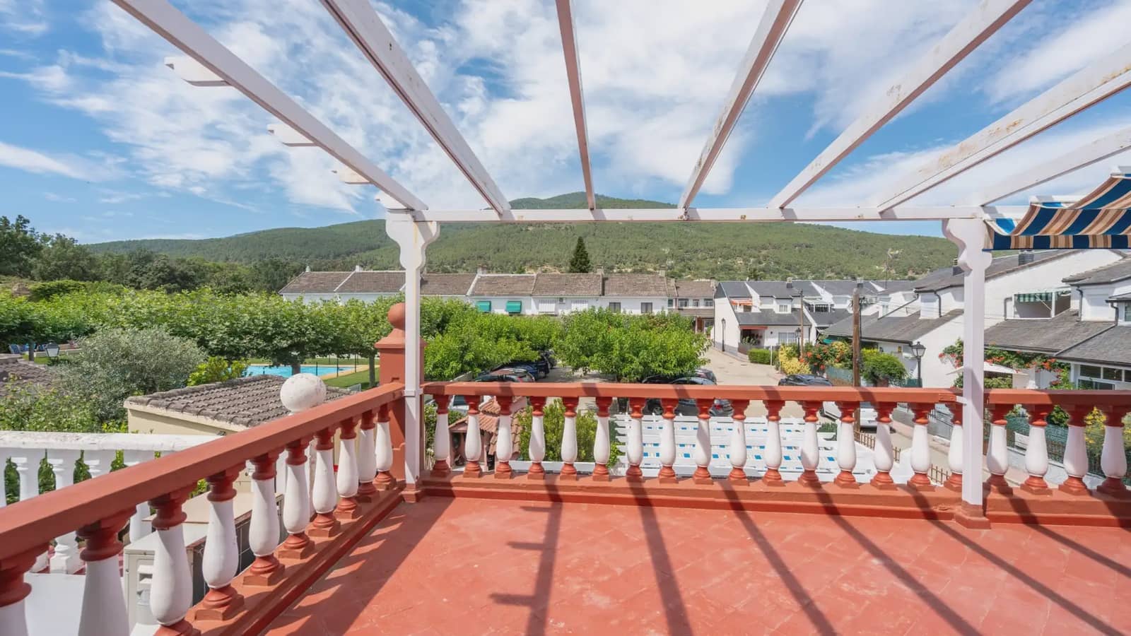 5 bedroom Semi-detached Villa for sale in El Tiemblo with pool - € 249,990 (Ref: 9872283)
